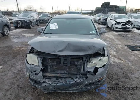 2008 Volkswagen Passat Turbo z USA, uszkodzony, nr VIN WVWJK73C78E171971